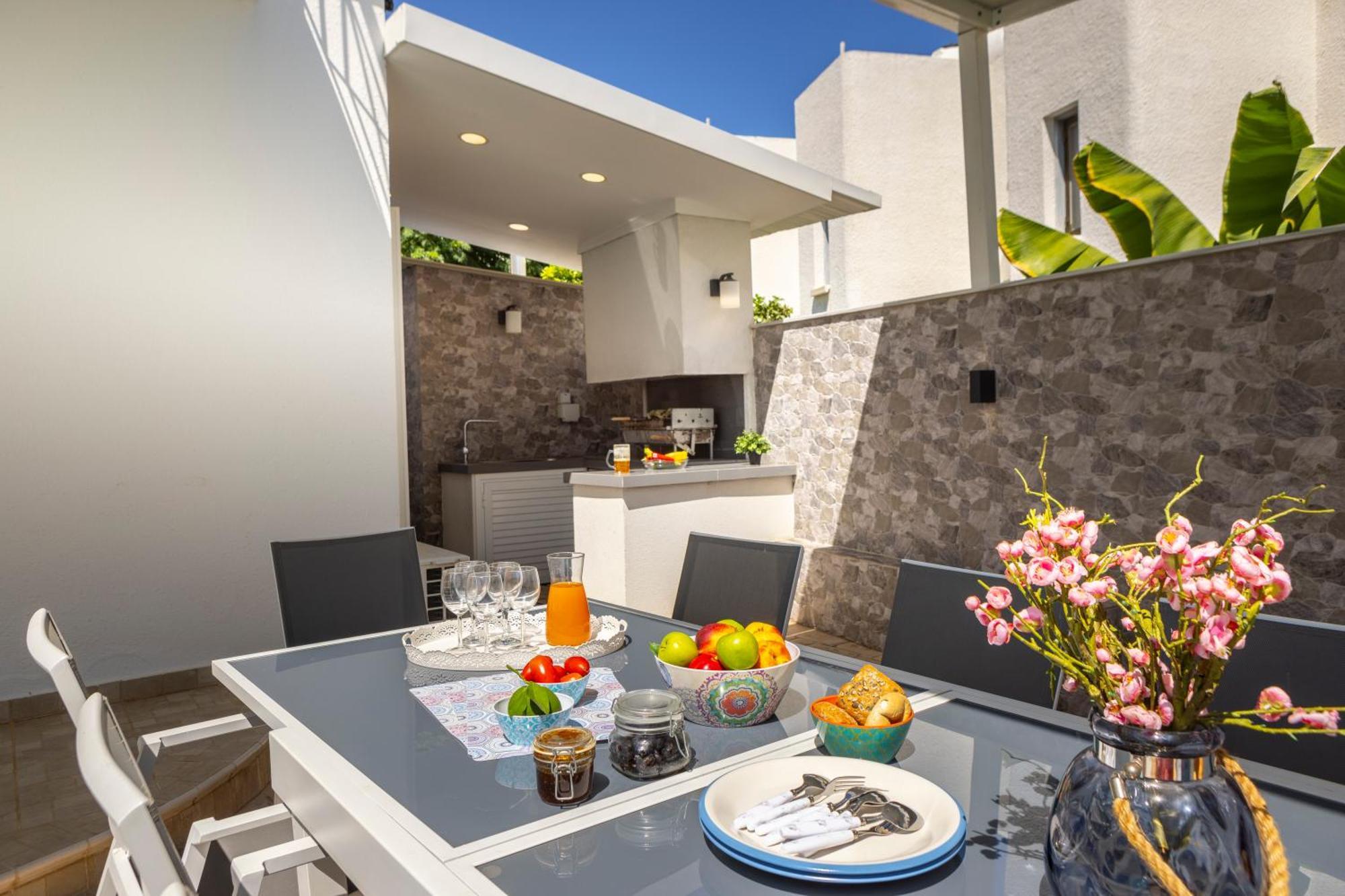 Accomoteleia Crystal Lagoon Villa Protaras Bagian luar foto